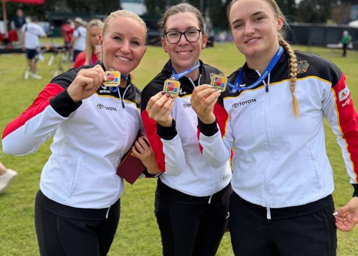 Charline Schwarz (Nürnberg), Katharina Bauer (Raubling) und Elisa Tartler (Berlin) Gold bei der Europameisterschaft in Antalya, Türkei im Recurve-Wettbewerb der Damen.