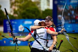 Charline Schwarz (Nürnberg), Katharina Bauer (Raubling) und Elisa Tartler (Berlin) Gold bei der Europameisterschaft in Antalya, Türkei im Recurve-Wettbewerb der Damen. (Foto: Saygin Akici)