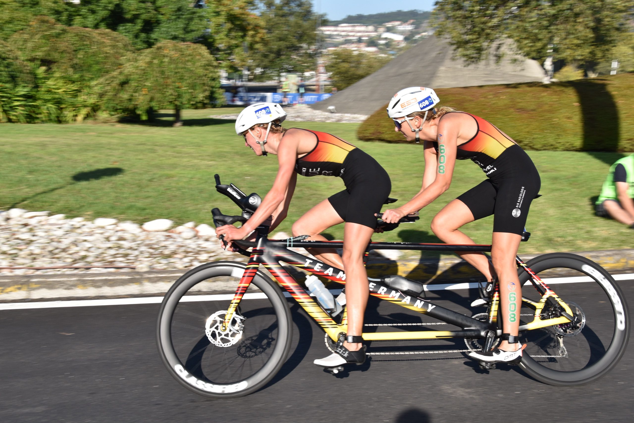Die GOLDENER RING Stipendiatinnen Anja Renner und Maria Paulig holen Bronze in der PTVI bei den Para-Triathlon Weltmeisterschaften in Pontevedra.